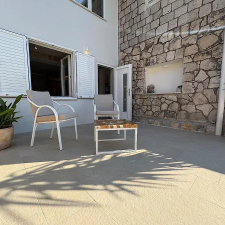 Sea Breeze - Beachside In Lapad *