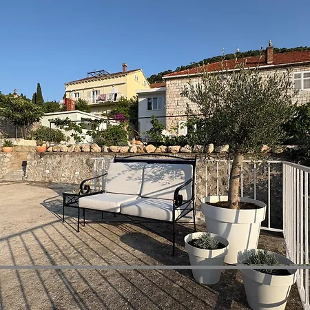 Sea Breeze - Beachside In Lapad *